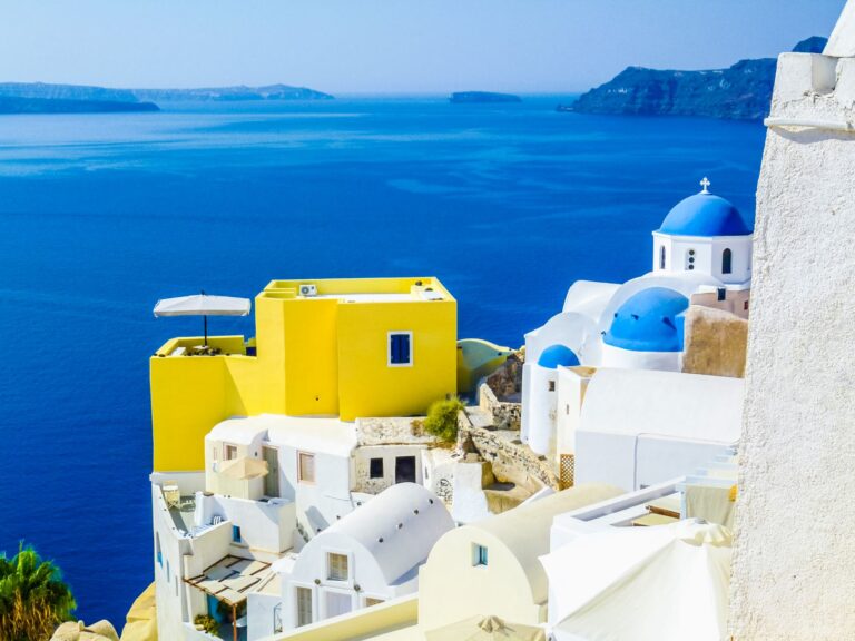 SANTORINI-OIA-YELLOW-HOUSE
